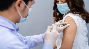 Vaksinasi COVID-19 Tetap Dilakukan di Bulan Ramadan