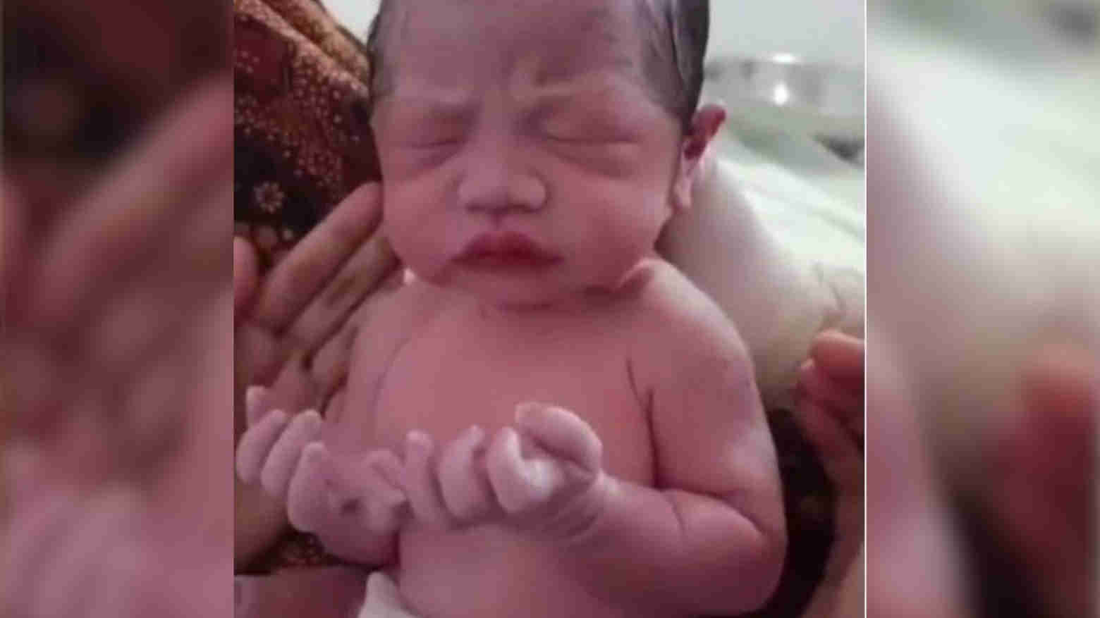 Viral Bayi Baru Lahir Angkat Kedua Tangan Seperti Sedang Berdoa