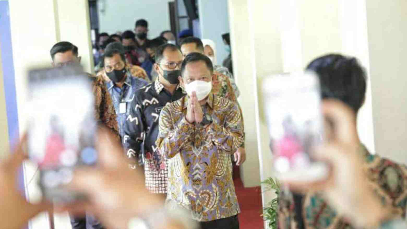 Wali Kota Makassar Copot Lurah dan Camat, Tito: Harus Cara Smooth dan Sentuh Hati