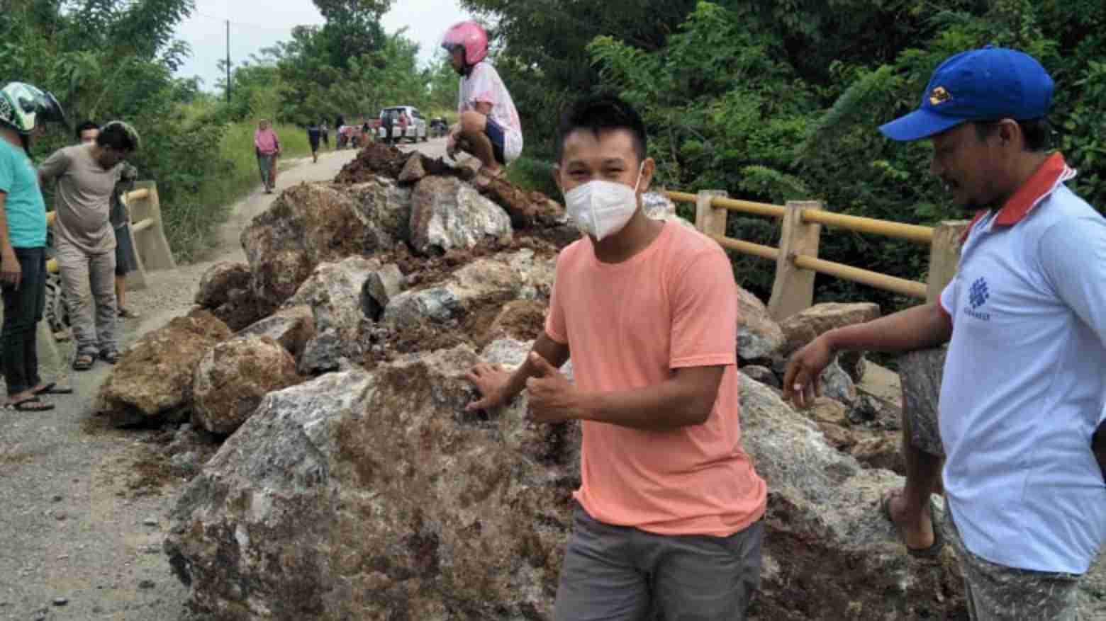 Warga Blokade Jalan, Akses Konsel-Bombana Lumpuh