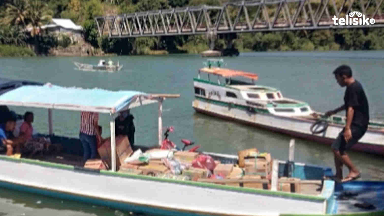 Warga Tahan Dua Perahu Pengangkut BBM di Bantaran Sungai Waepesi, Ada Apa?