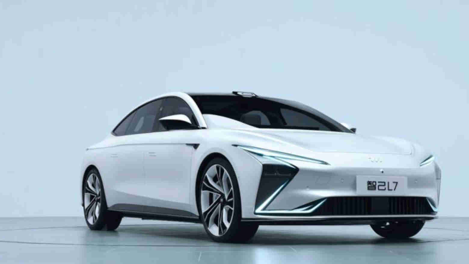 Zhiji L7, Mobil Listrik dengan Teknologi Pengisian Daya Nirkabel
