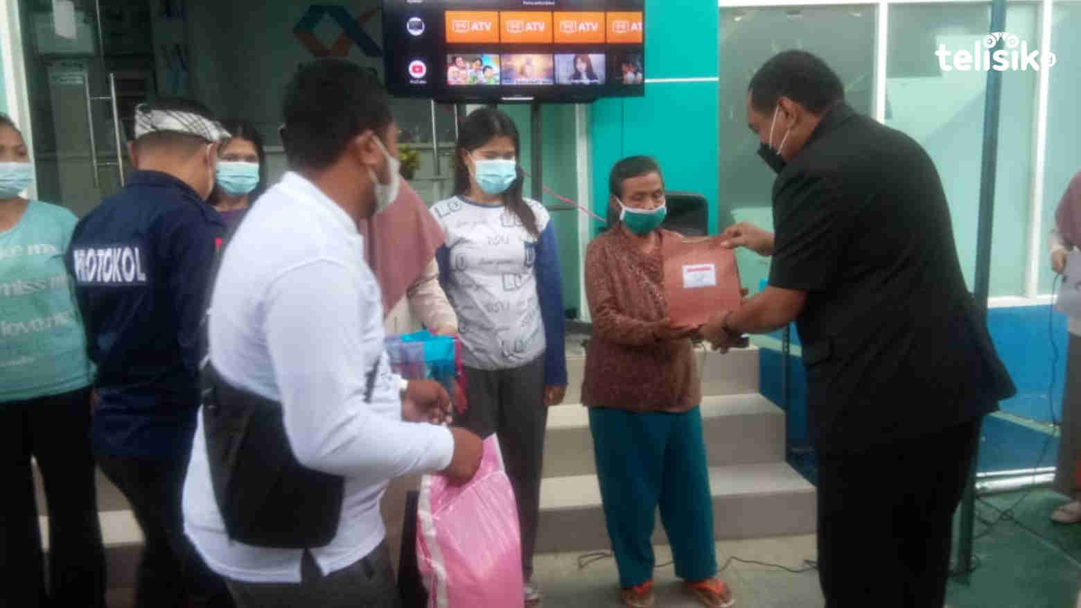 1.100 Paket Ikan Segar Dibagikan ke Masyarakat Terdampak COVID-19