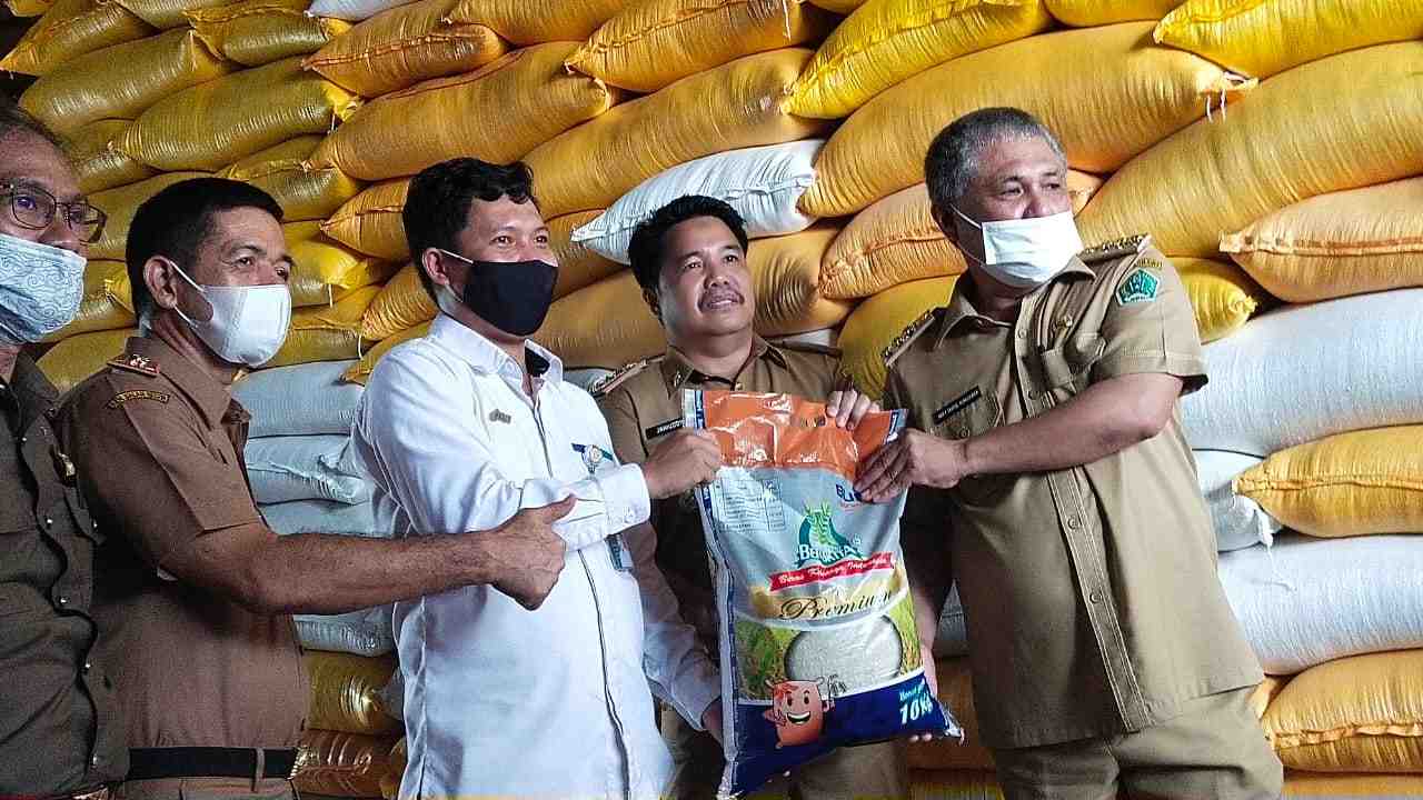 Jadi Lumbung Beras, Pemkab Konawe Kirim 1.000 Ton Beras Petani ke Sulawesi Utara