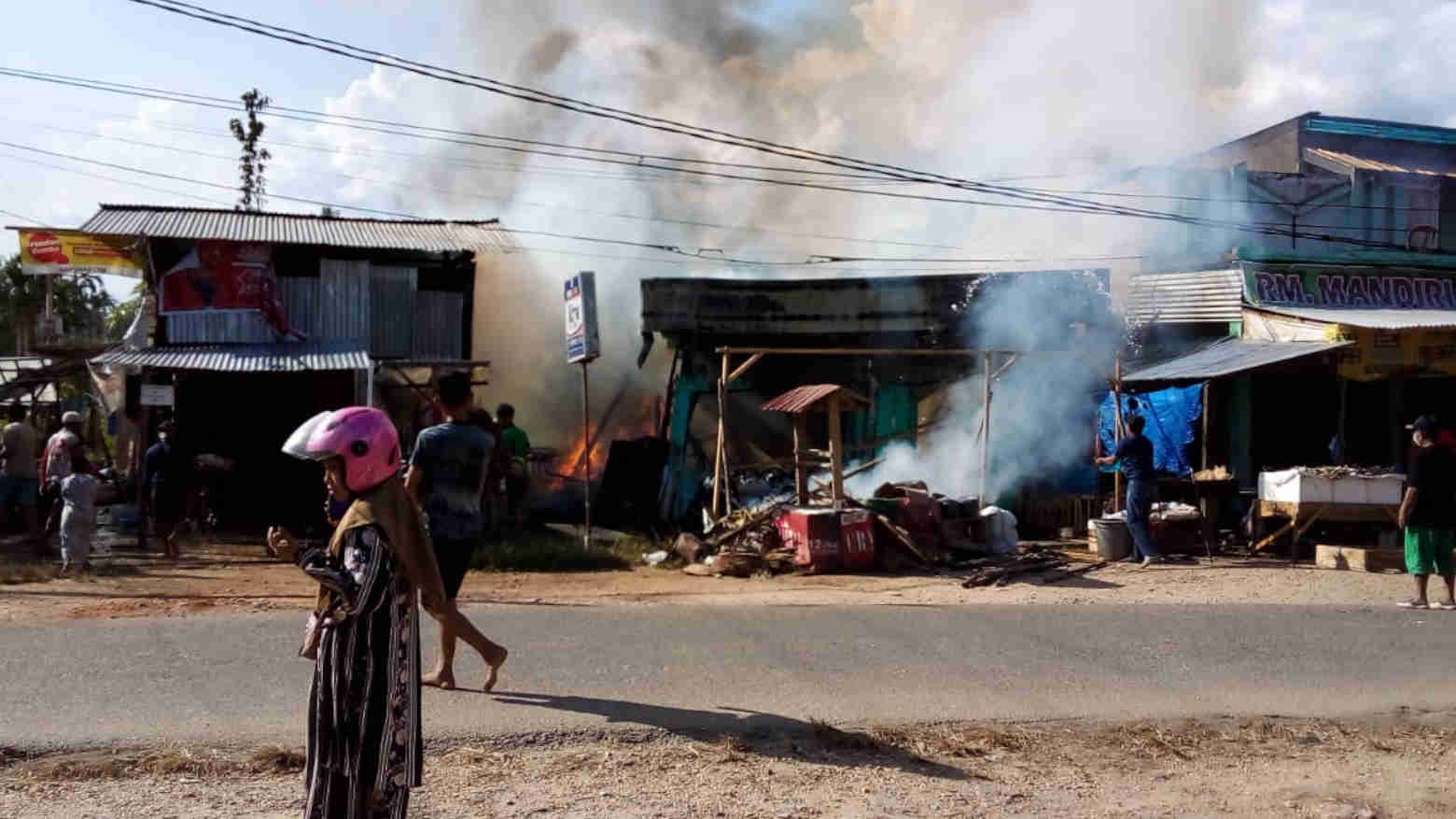 Api Hanguskan Satu Rumah Warga di Konawe