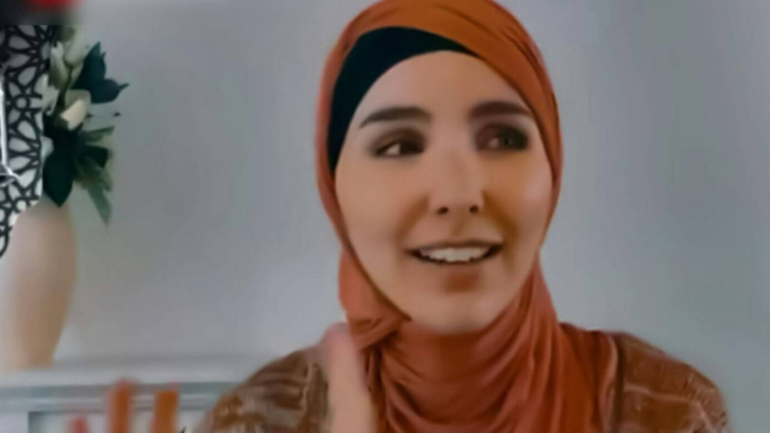 Bule Cantik Asal Amerika Serikat Ini Memiliki Alasan Aneh Memeluk Islam