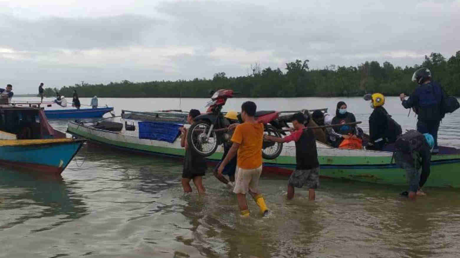 Demi Lebaran di Kampung, Pria Ini Nekat Mudik Pakai Ketinting