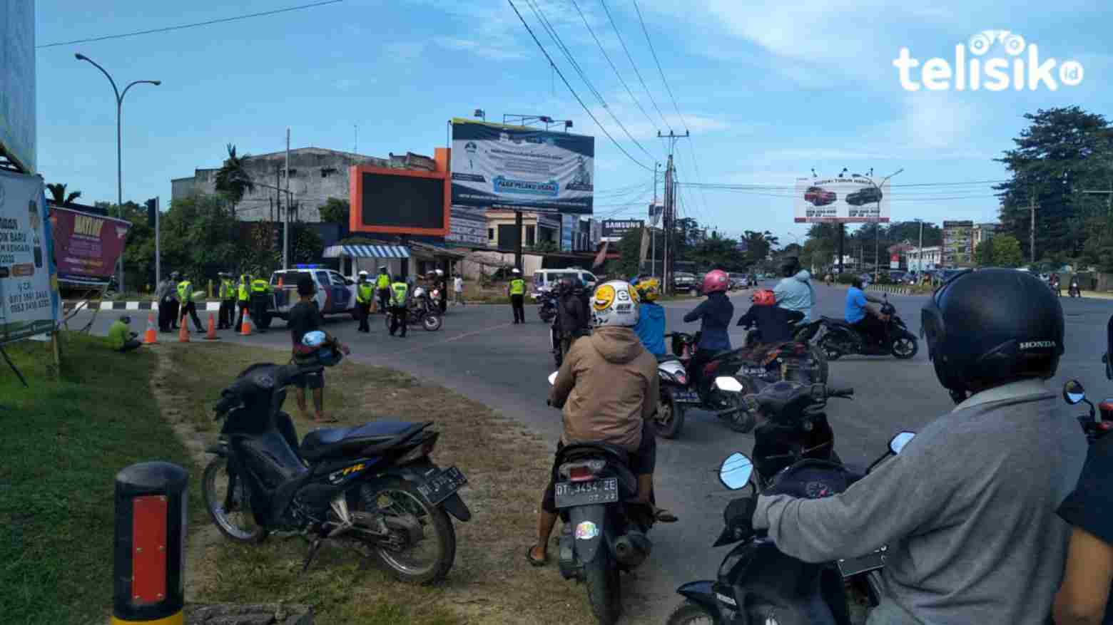 Dua Pemuda Dibacok, Ratusan Orang Duduki Pasar Baru