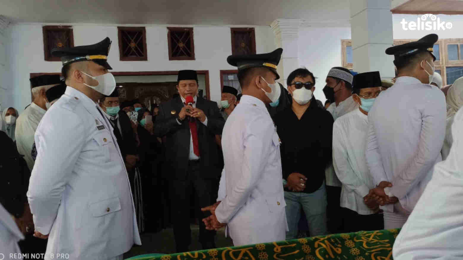 Ikuti Prosesi Pemakaman, Bupati Muna: Selamat Jalan Baharuddin