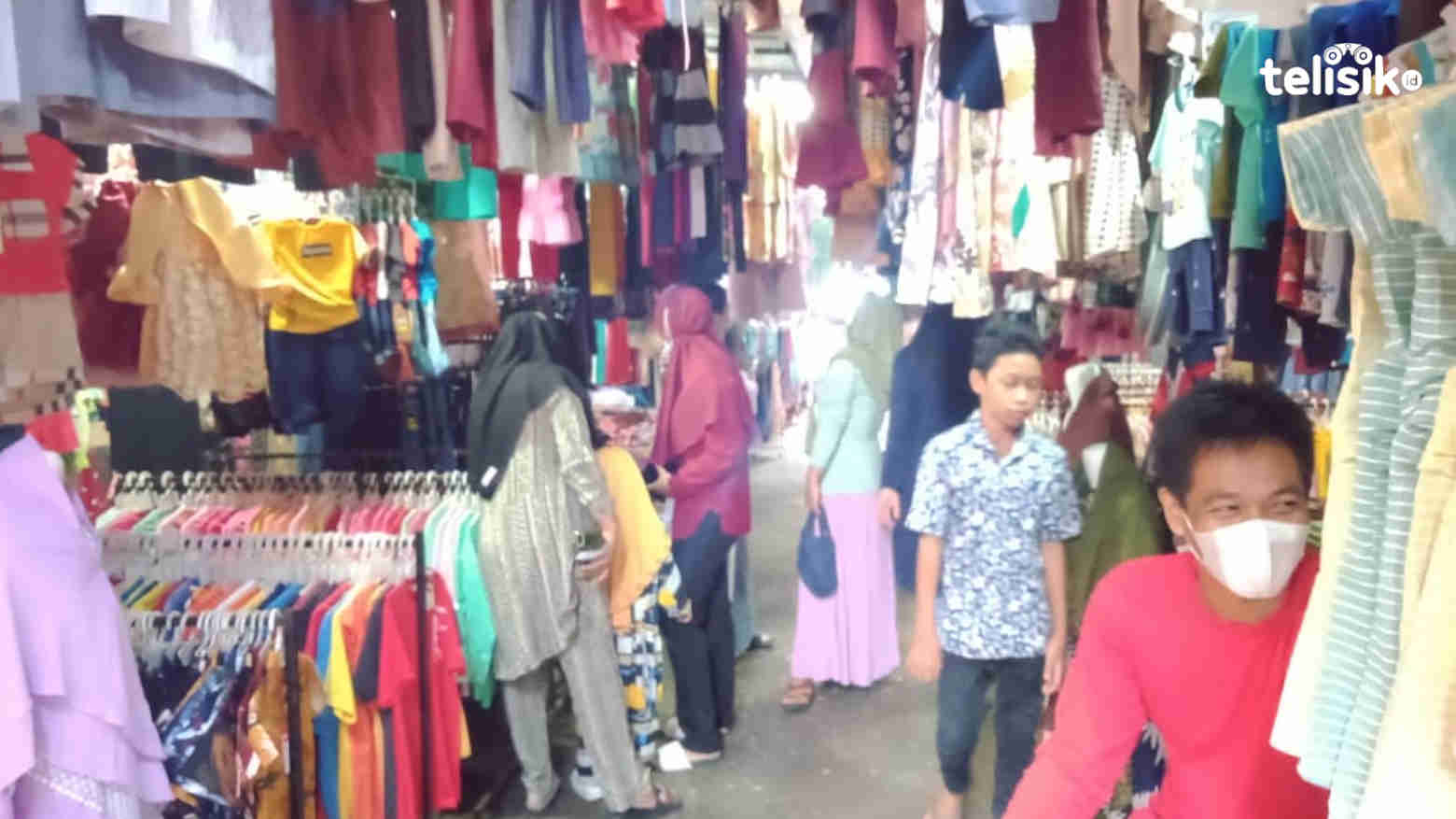 Jelang Lebaran, Pedagang Pakaian di Kolaka Utara Raup Untung Rp 5 Juta Per Hari