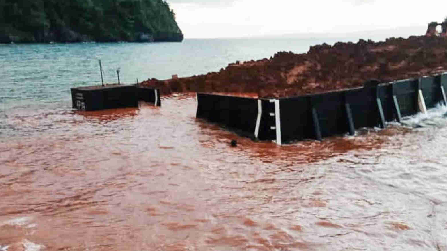 Kapal Tongkang PT GMS Karam dan Tumpahkan Ore Nikel di Laut Laonti