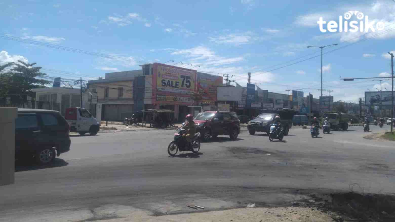 Kondisi Pertigaan Kampus UHO Kondusif, Kendaraan Sudah Boleh Lewat