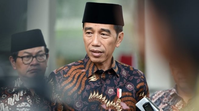Lidah Jokowi Keseleo Sebut Provinsi Padang, Netizen: Lebih Pintar Anak Kelas 5 SD