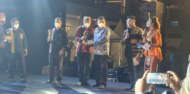 Malam API Award, Tuan Rumah NTT Raih 5 Juara dari 18 Kategori