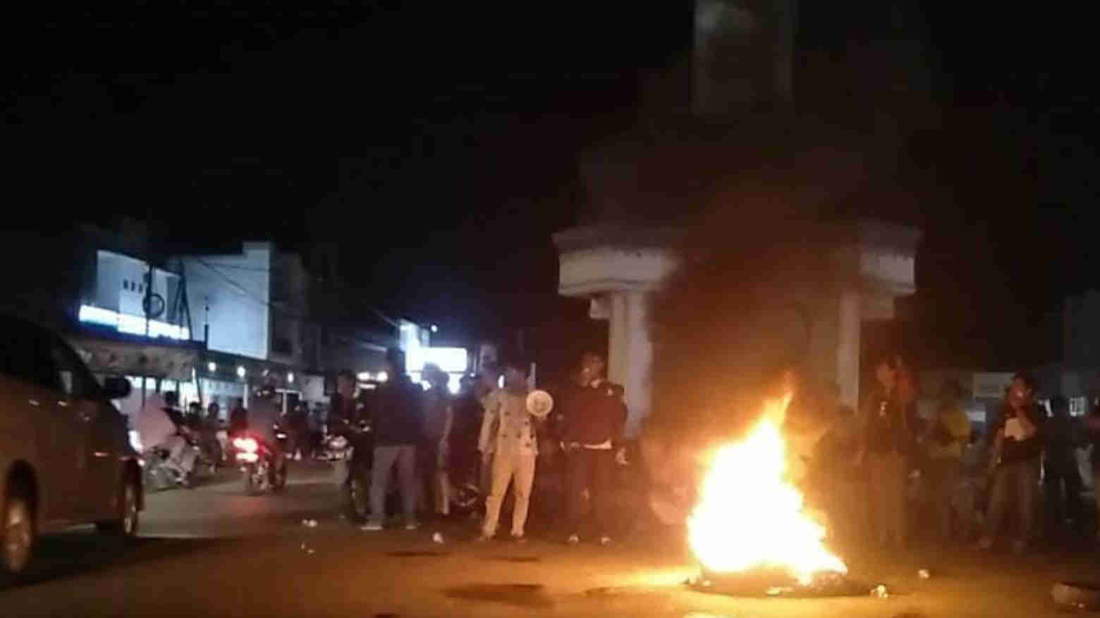 Massa Demo Tuntut Lima Aktivis Buruh di Konawe Dibebaskan