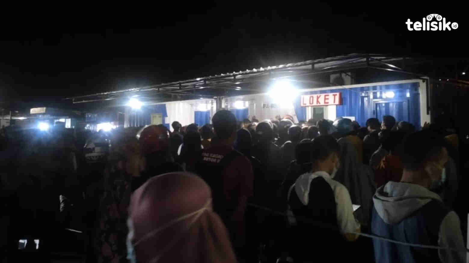 Membludak, Pelabuhan Kapal Malam Kendari-Raha Dipadati Penumpang