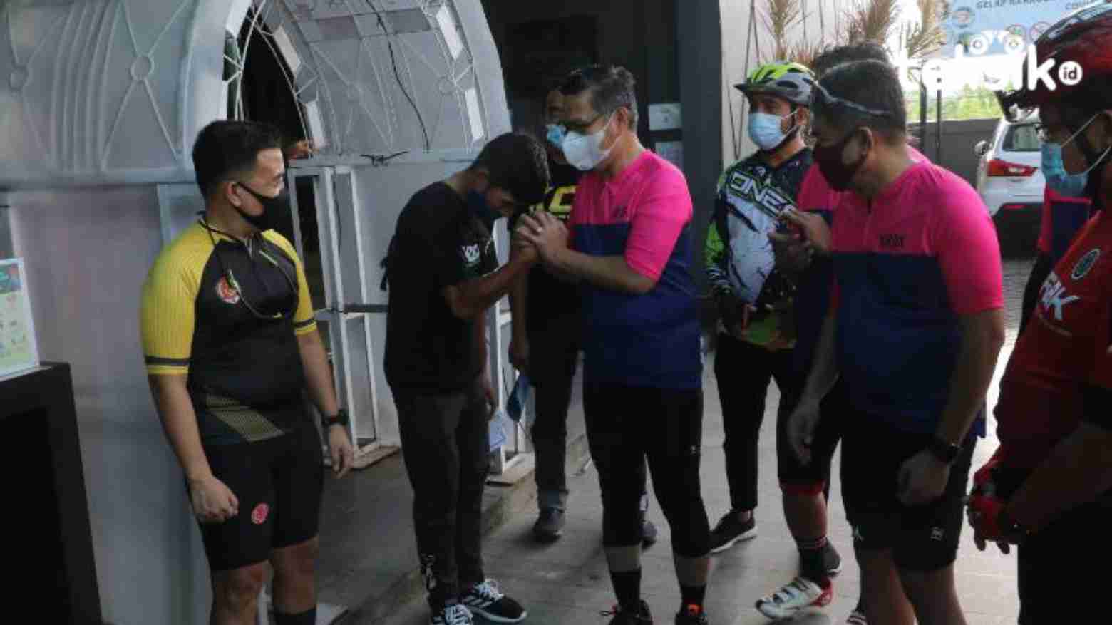 Menuju SEA Games di Vietnam, ISSI Sultra Lepas Atlet Balap Sepeda