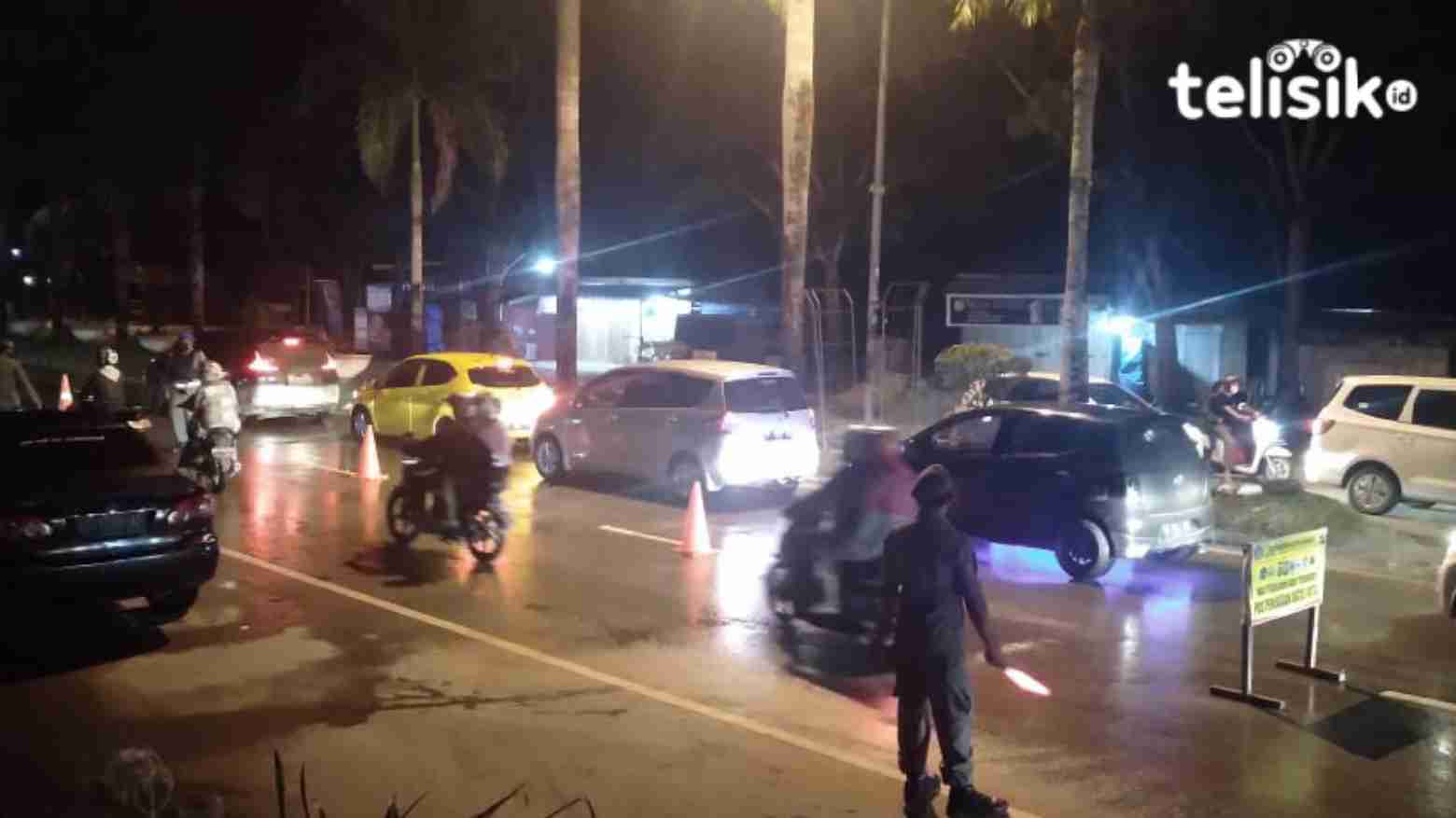 Pelintas Batas Kota Wajib Masker dan Ukur Suhu Tubuh