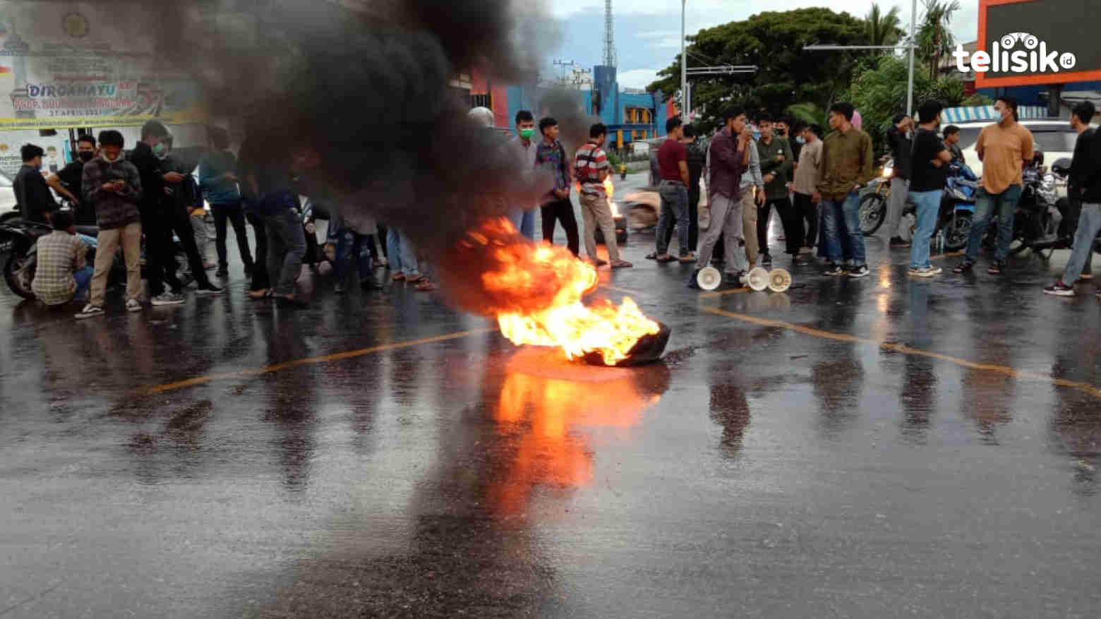 Pemuda dan Mahasiswa Demo Tolak Larangan Mudik