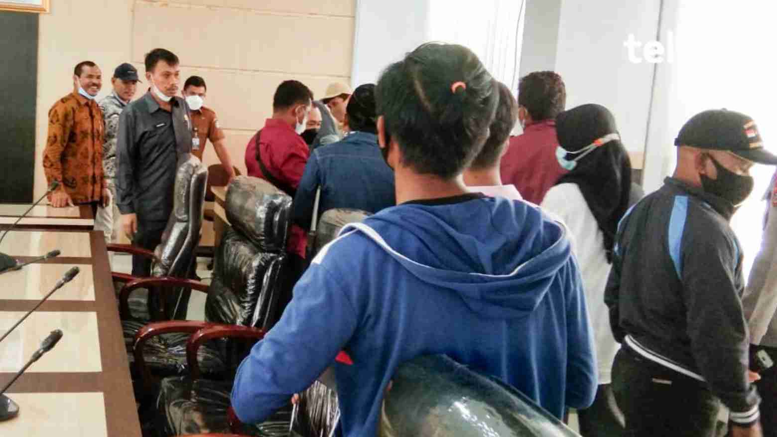 Ratusan Karamba Dua Kelurahan akan Dibongkar, Warga Melawan