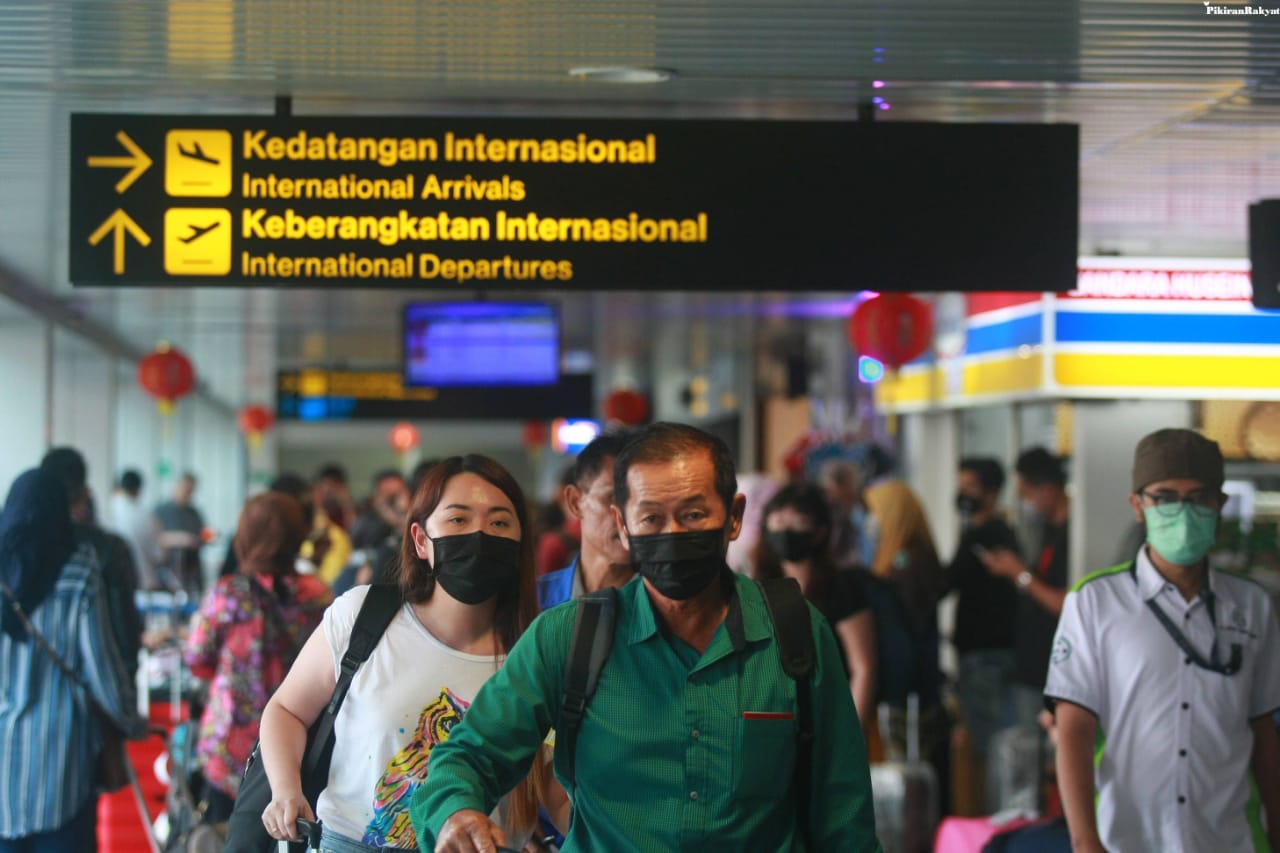 Ratusan WNA Asal China Tiba di Indonesia Saat Larangan Mudik