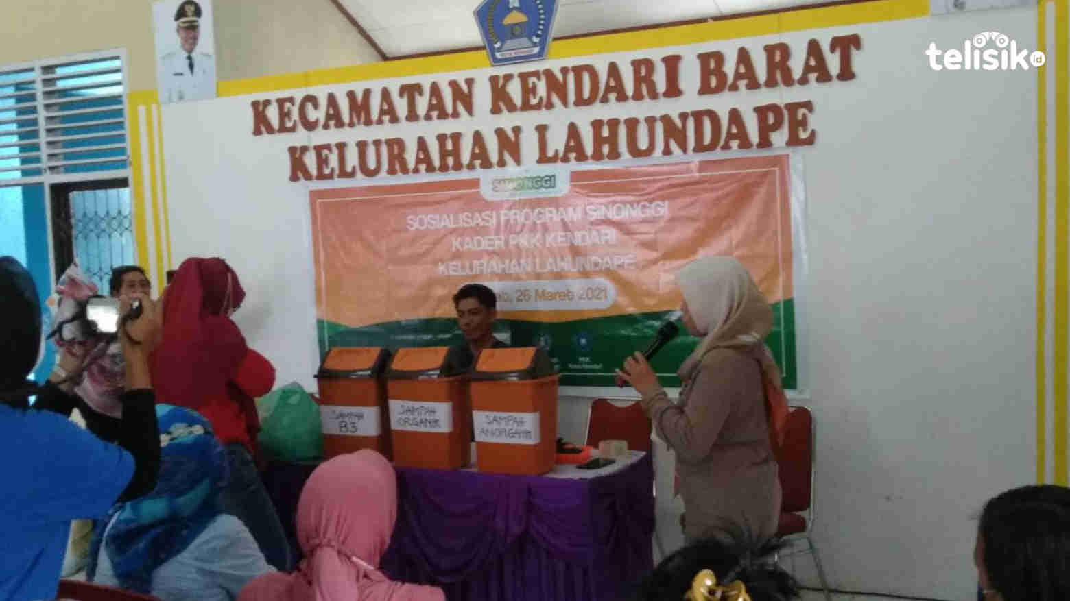 Saat Launching, Bank Sampah di Lahundape Pamerkan Paving Block dari Olahan Sampah