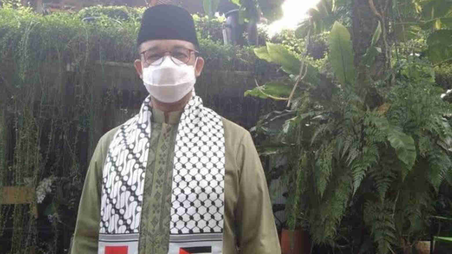 Sebagai Bentuk Simpati, Anies Kenakan Sorban Bendera Palestina Saat Salat Idul Fitri