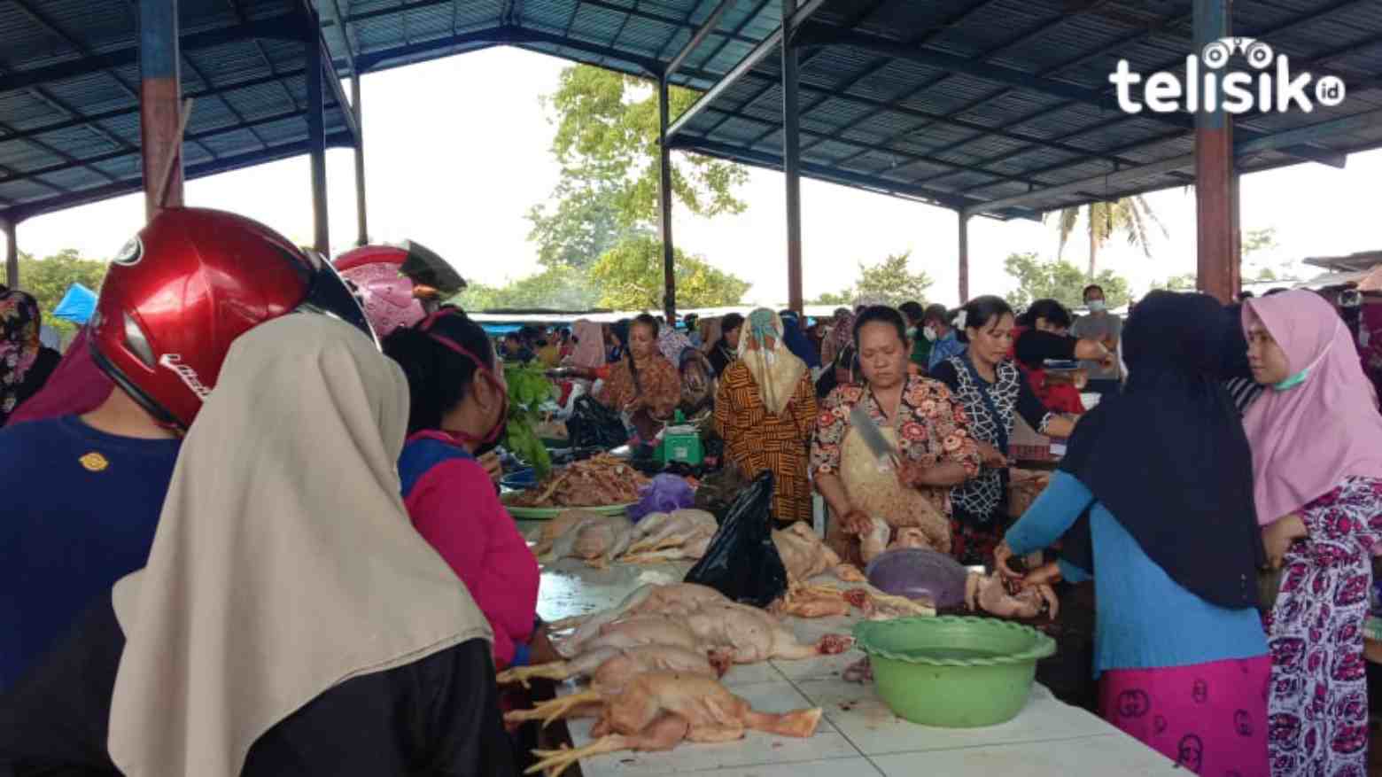 Sehari Jelang Lebaran, Harga Ayam di Pasar Ereke Melonjak hingga 100 Persen