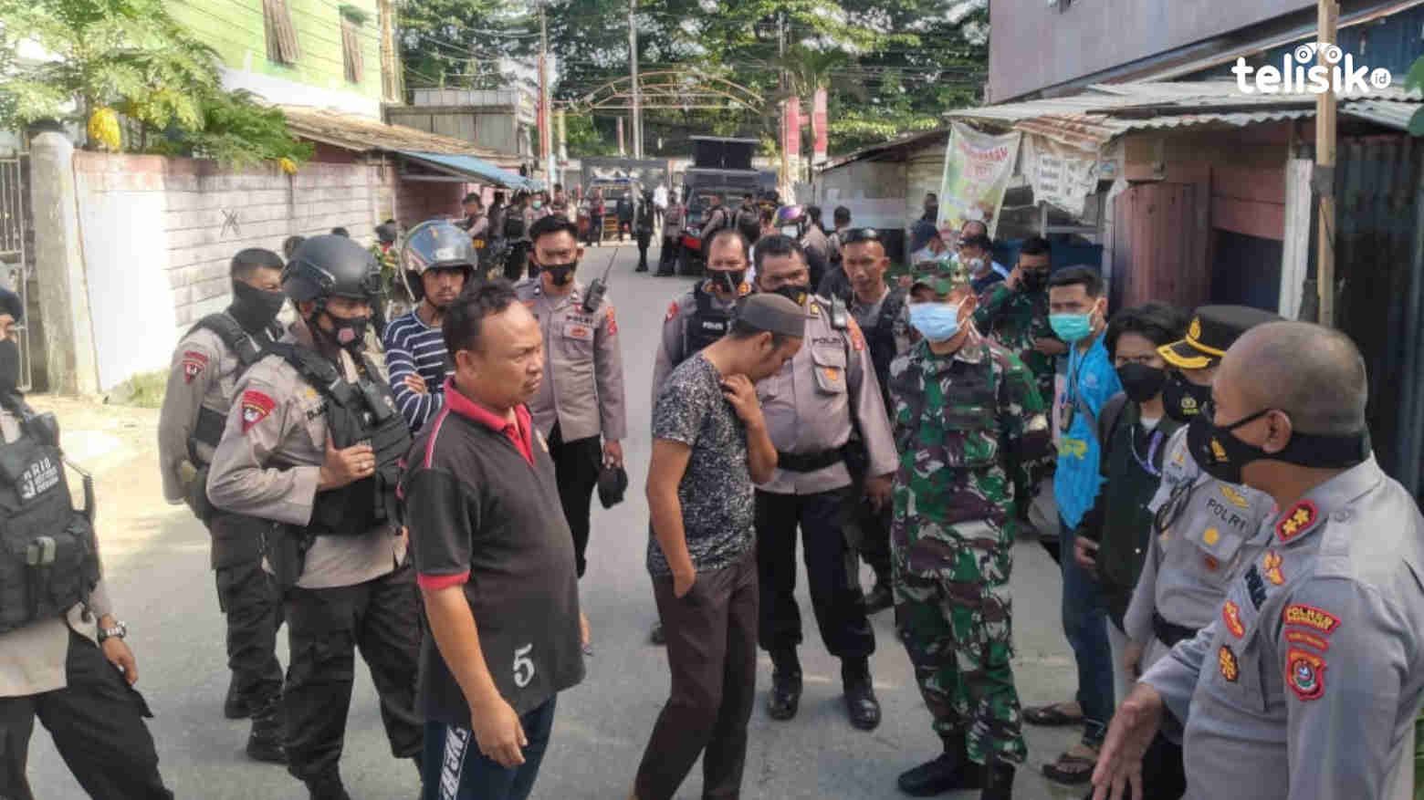 Situasi Mencekam, Aparat Gabungan Kembali Amankan Jalan di Pertigaan UHO