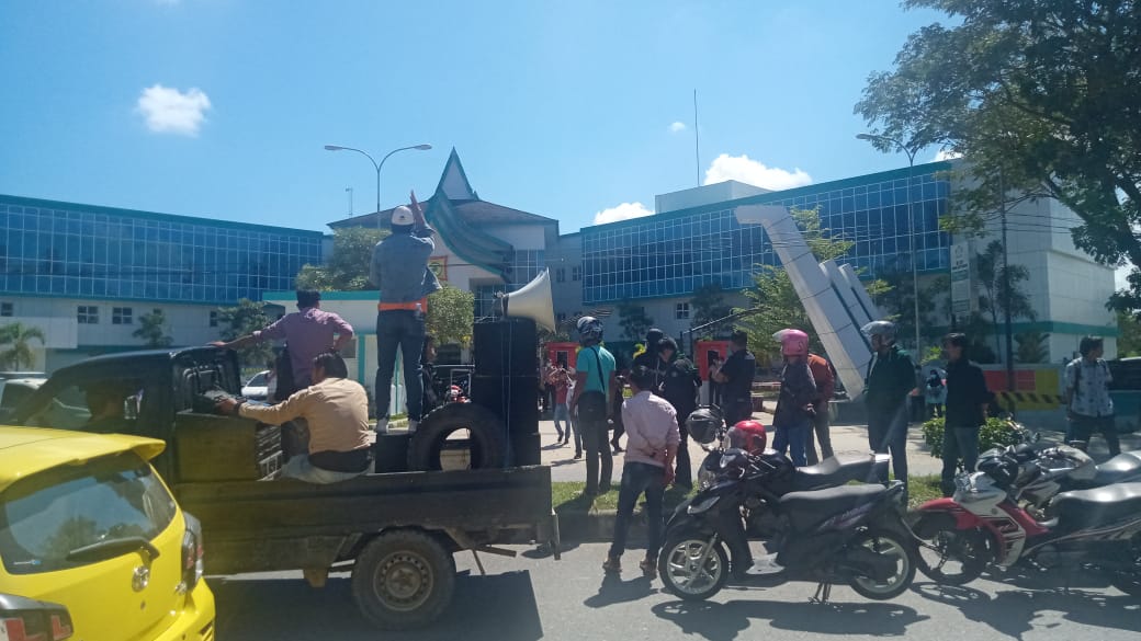 Buntut dari Dugaan Malpraktek Bayi, Puluhan Massa Demo Tuntut Direktur RS Konawe Dicopot