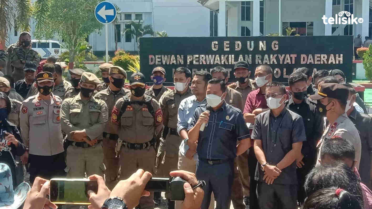 Dianggap Rugikan Warga, Massa Desak DPRD Panggil Komite CSR Perusahaan Tambang