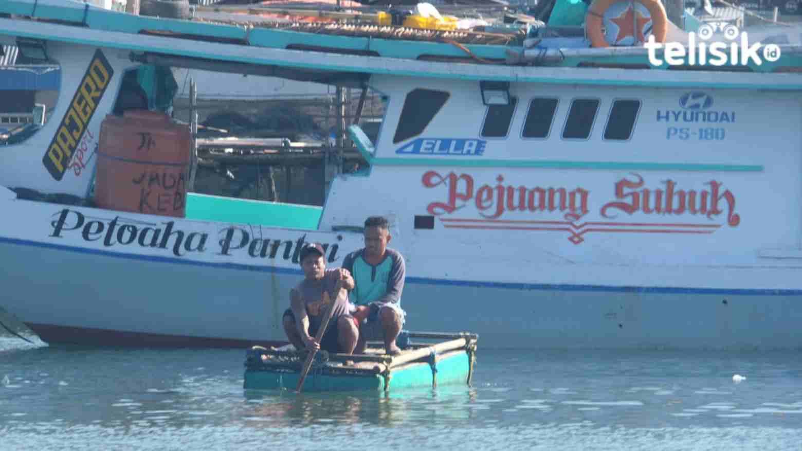Foto Humanis: Mengais Rupiah di Laut