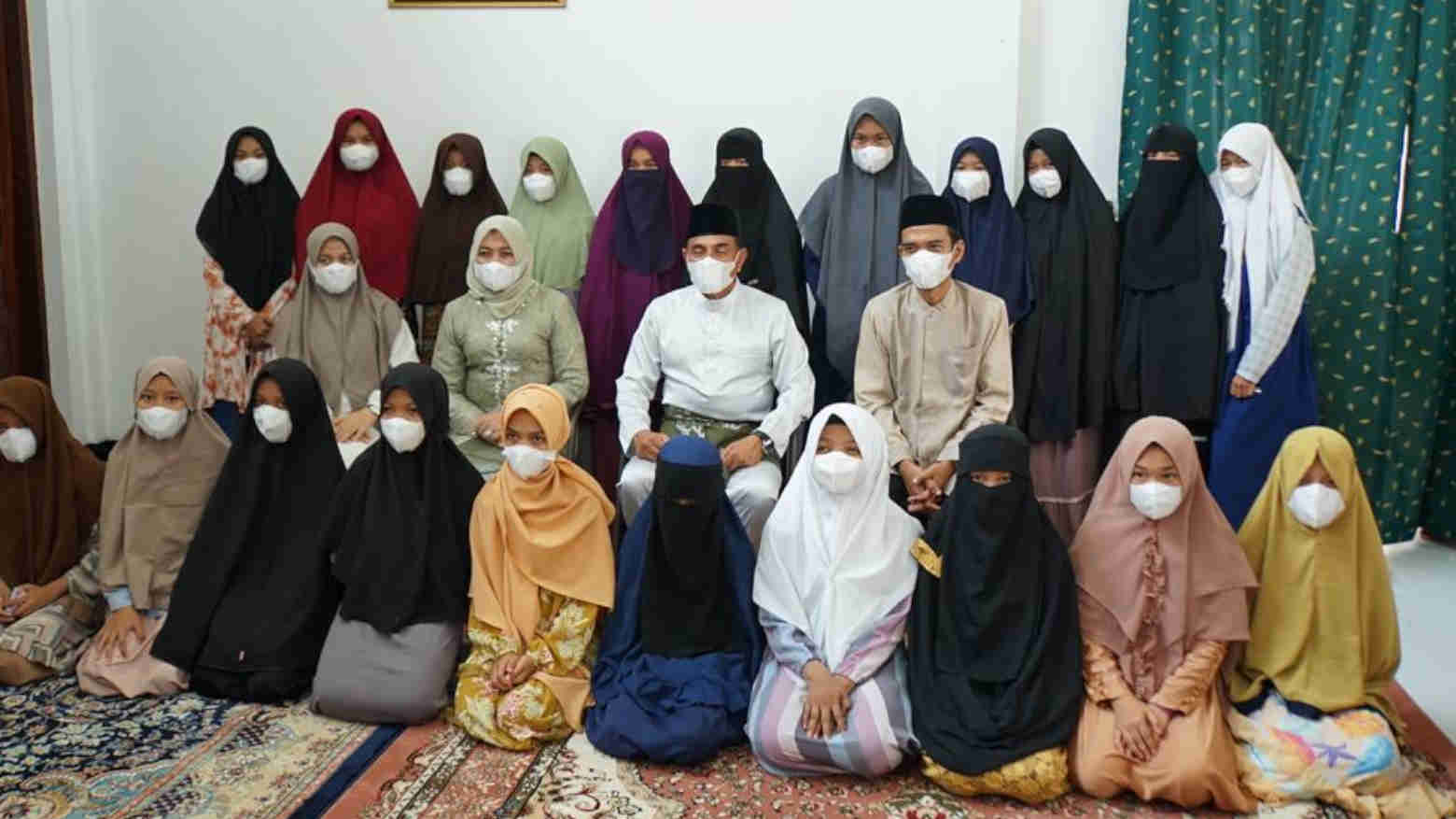 Gubernur Sumut Bersama Keluarga Sambangi Rumah Quran Milik UAS