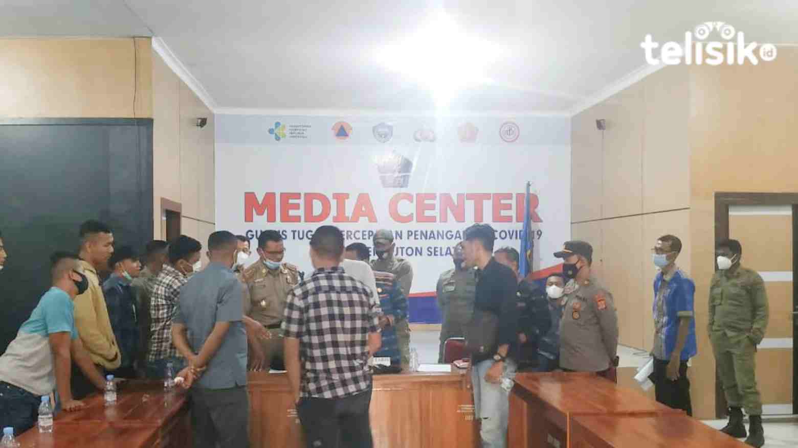 Honor Tenaga Magang Pol PP Dihentikan, Kantor Bupati Busel Didemo