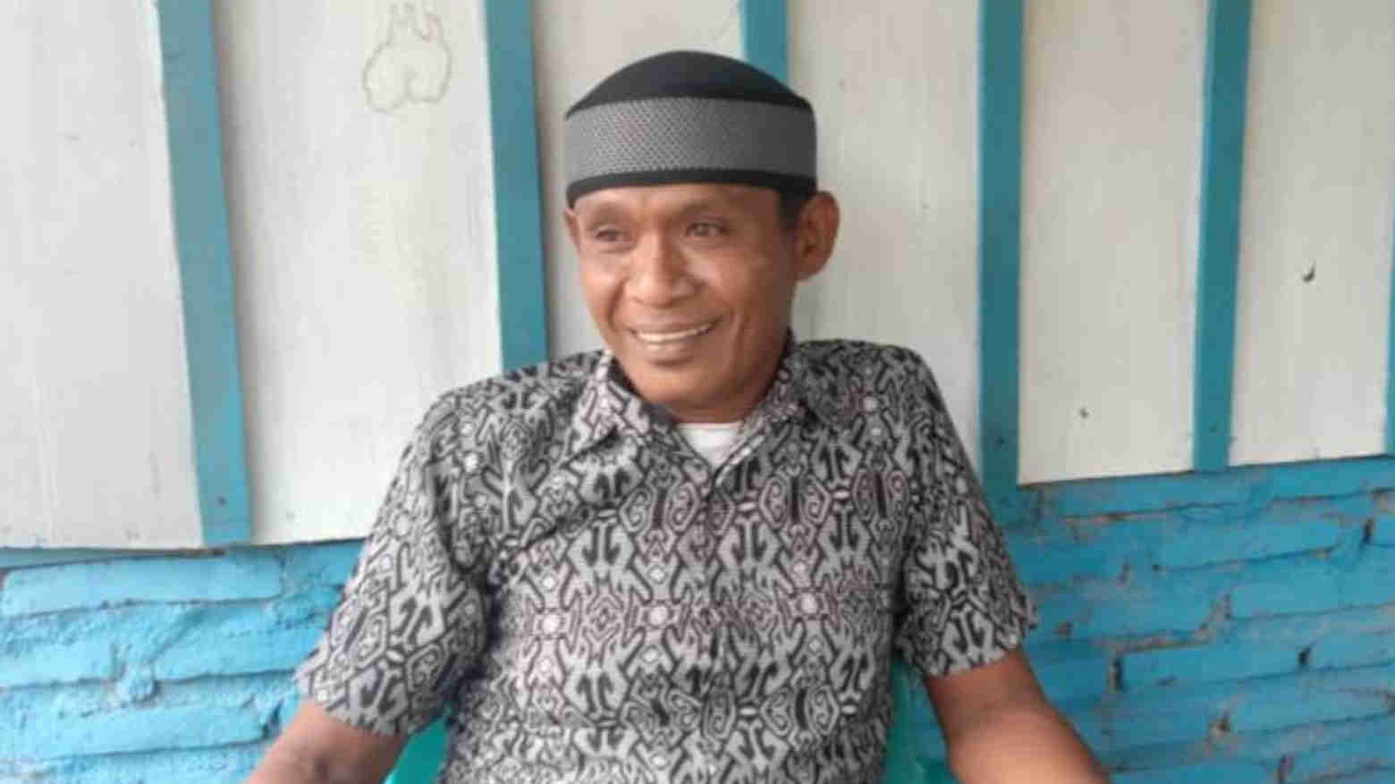 Jadi Mualaf, Pria Ini Belajar Salat dari Sang Istri