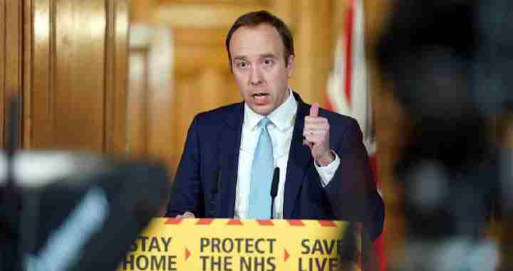 Langgar Prokes karena Cium Ajudan, Menkes Inggris Mengundurkan Diri