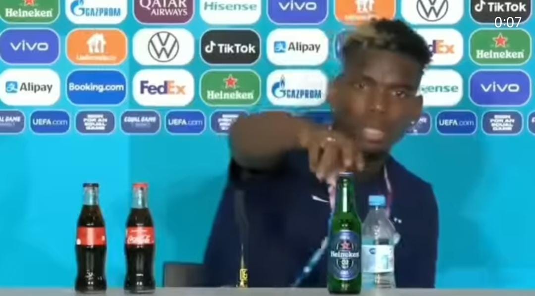 Tak Mau Kalah dengan Ronaldo, Paul Pogba Singkirkan Botol Bir di Konferensi Pers Euro 2020