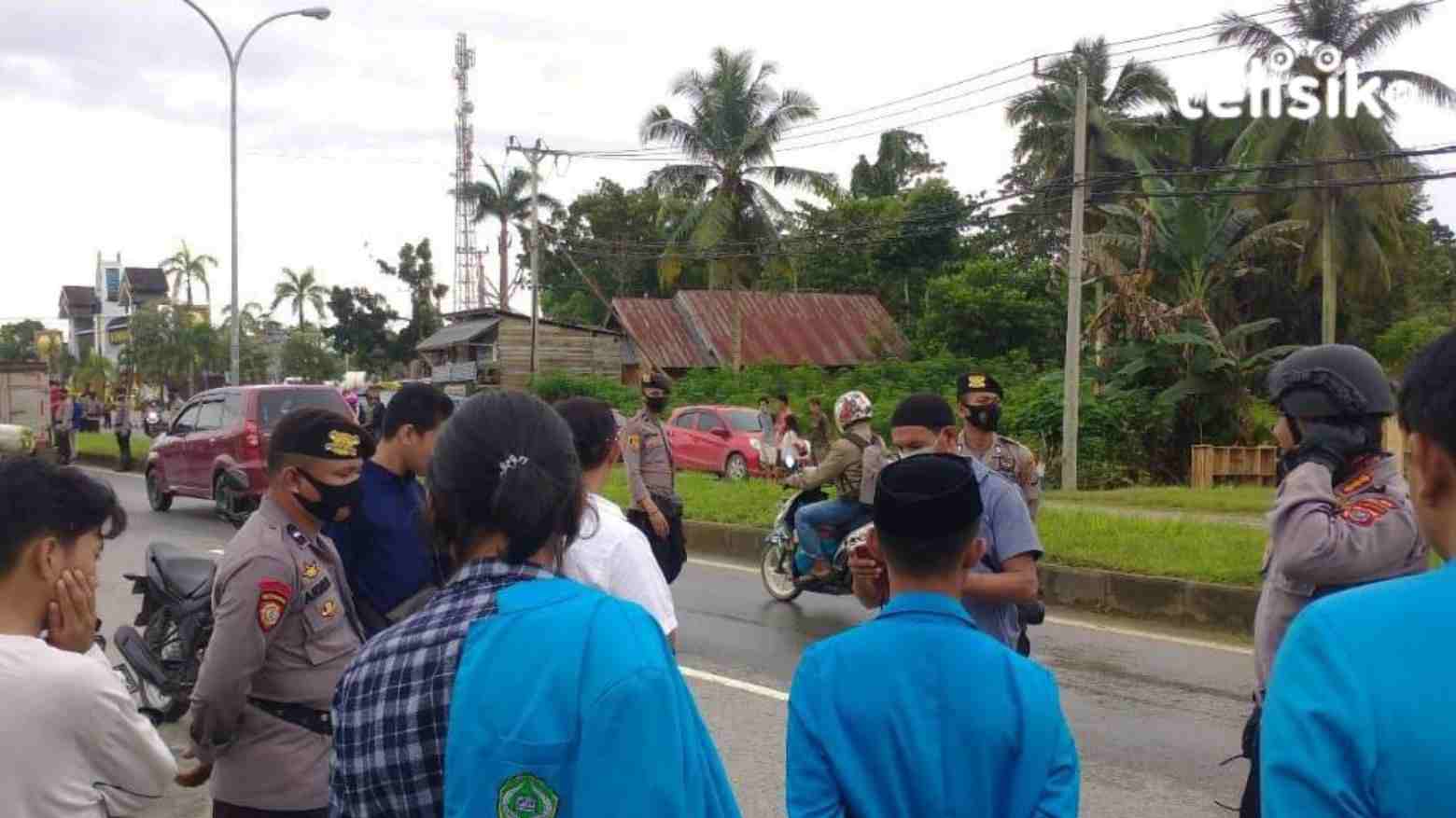 Tolak Kedatangan Presiden, Massa Aksi di Batas Kota Kendari-Konsel Dibubarkan