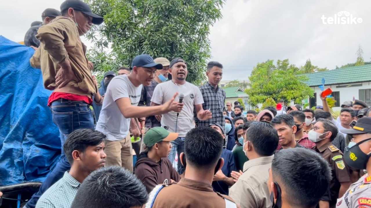 Unjuk Rasa di Kantor Kejati Sultra Nyaris Adu Jatos