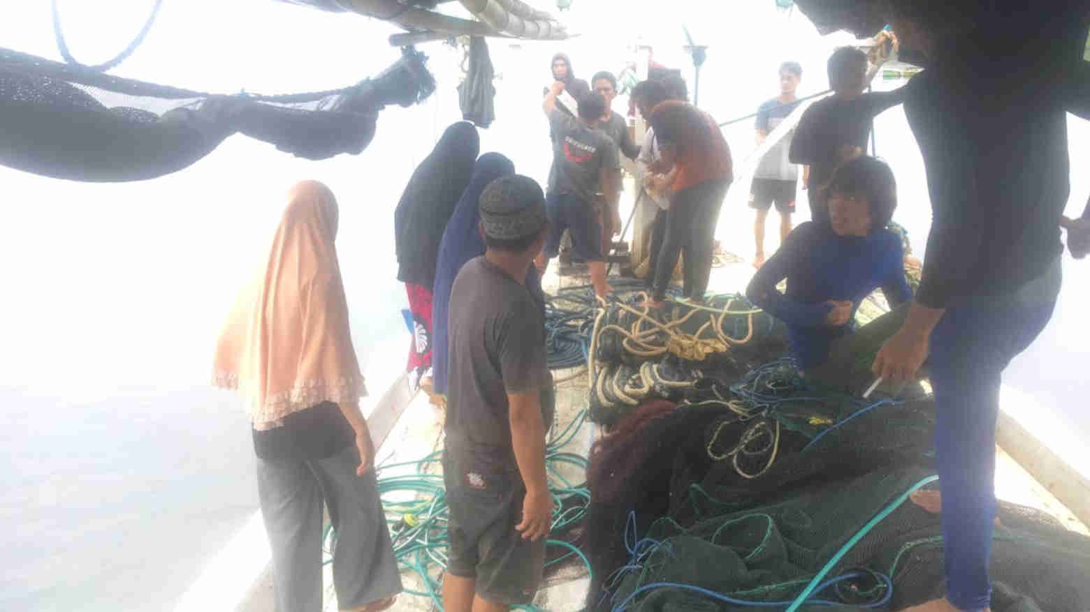 Ajak Anak Melaut, Seorang Nelayan Terjatuh hingga Belum Ditemukan