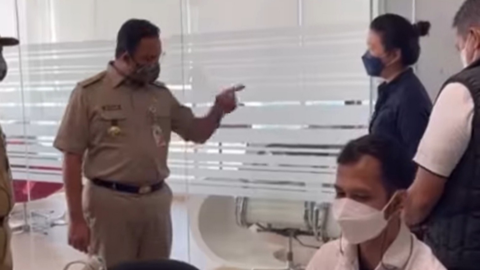 Anies Geram, Masih Ada Perusahaan Non-Esensial Pekerjakan Karyawan di Kantor