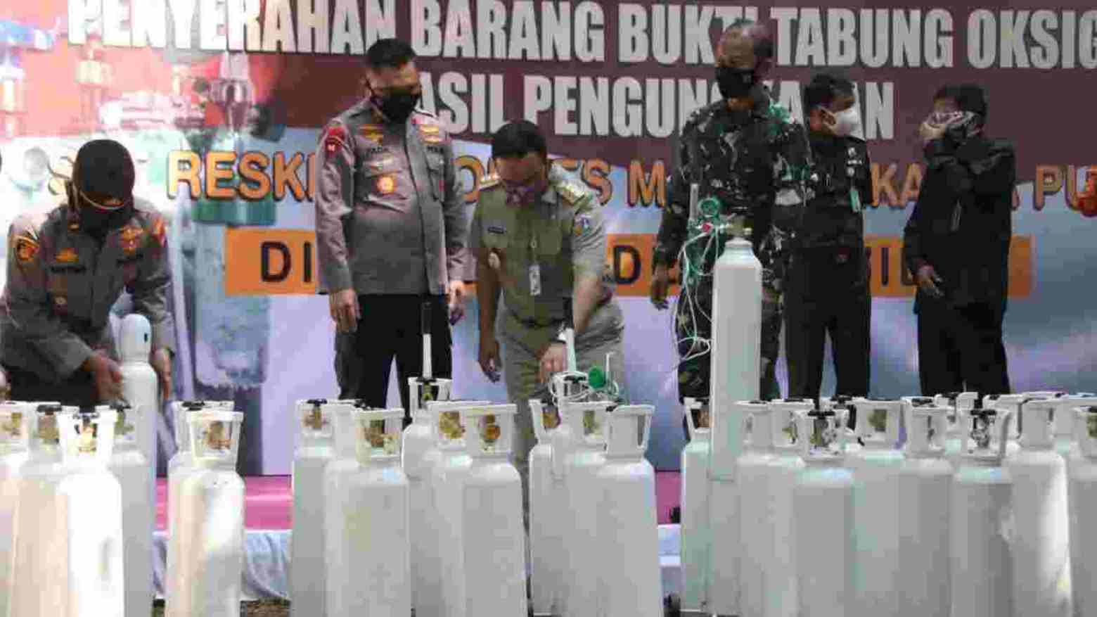 Anies Terima Tabung Oksigen Hasil Pengungkapan Importasi Ilegal