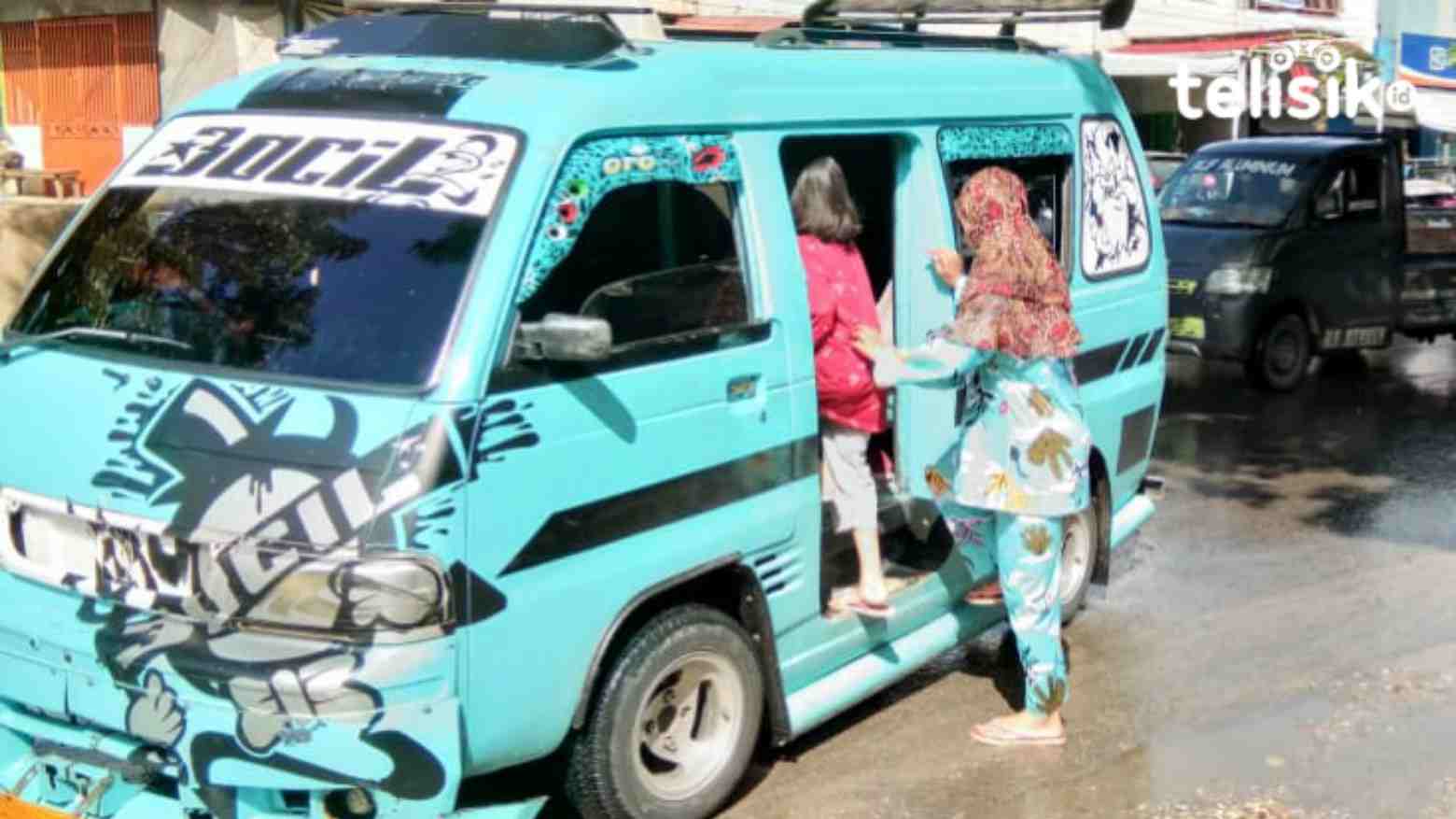 Curhatan Sopir Angkot yang Sepi Penumpang di Tengah Pandemi COVID-19