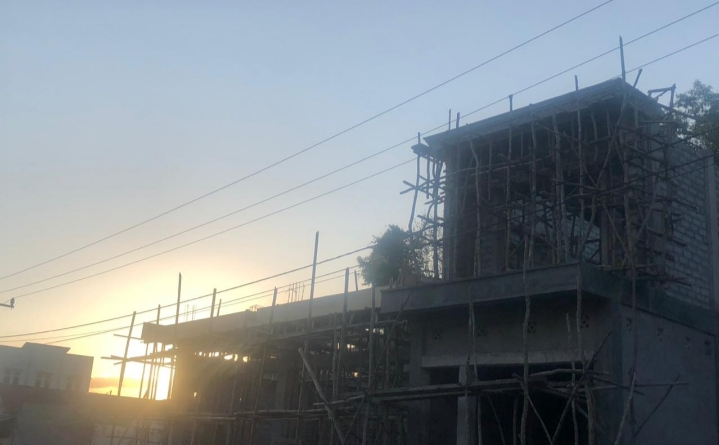 Dua Pekerja Bangunan Jatuh Tersengat Listrik, Satu Meninggal