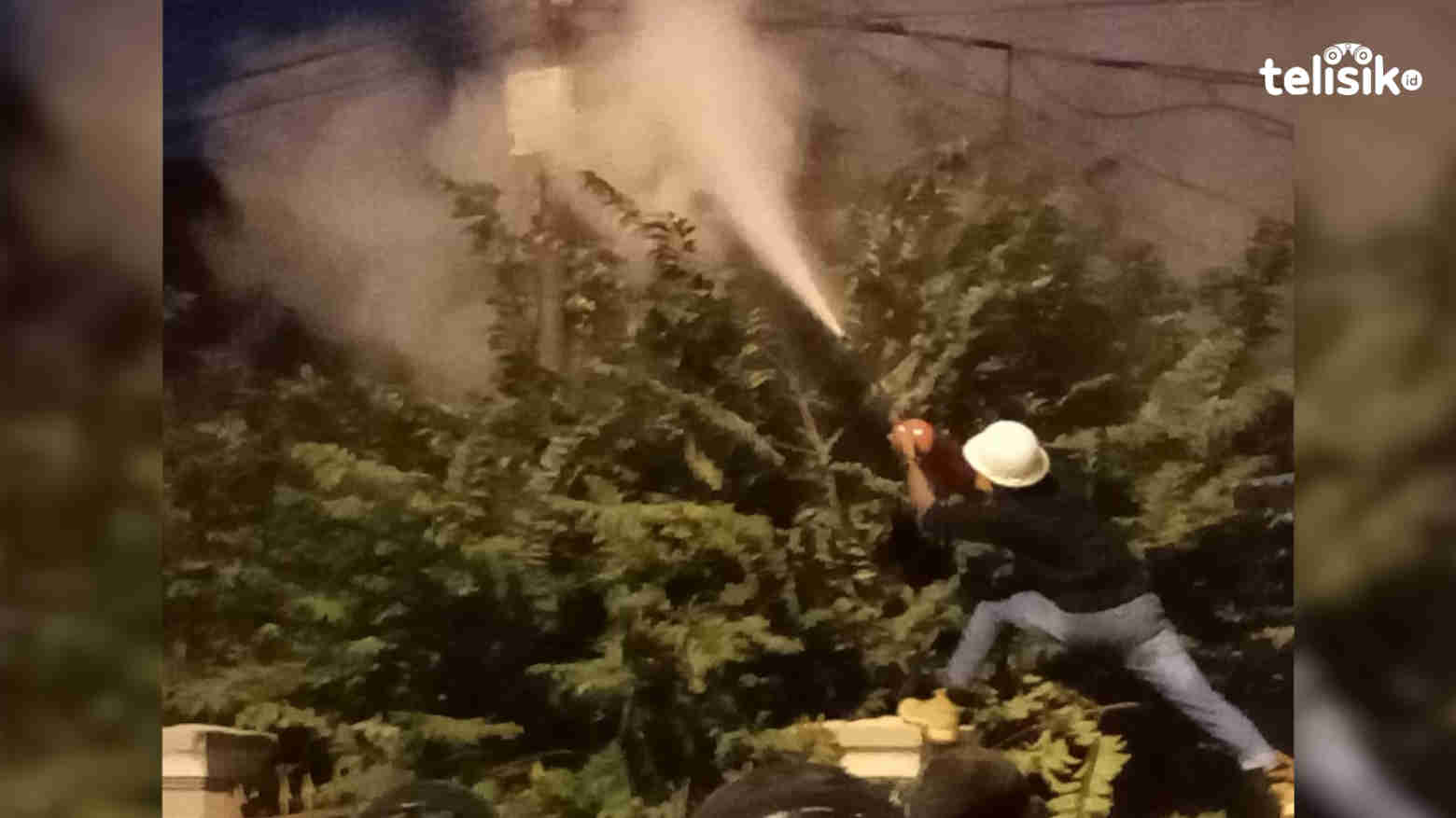 Jaringan Kabel Meledak, Nyaris Hanguskan Rumah Warga