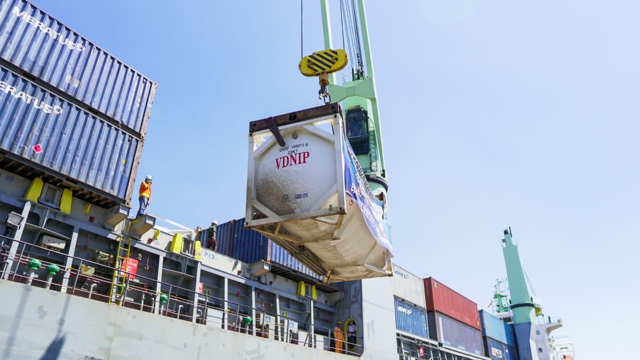 Krisis COVID-19, Perusahaan dan Kementerian Bantu Jatim Iso Tank Oksigen