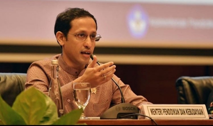 Menteri Nadiem Libatkan Siswa SMK dalam Perakitan Laptop
