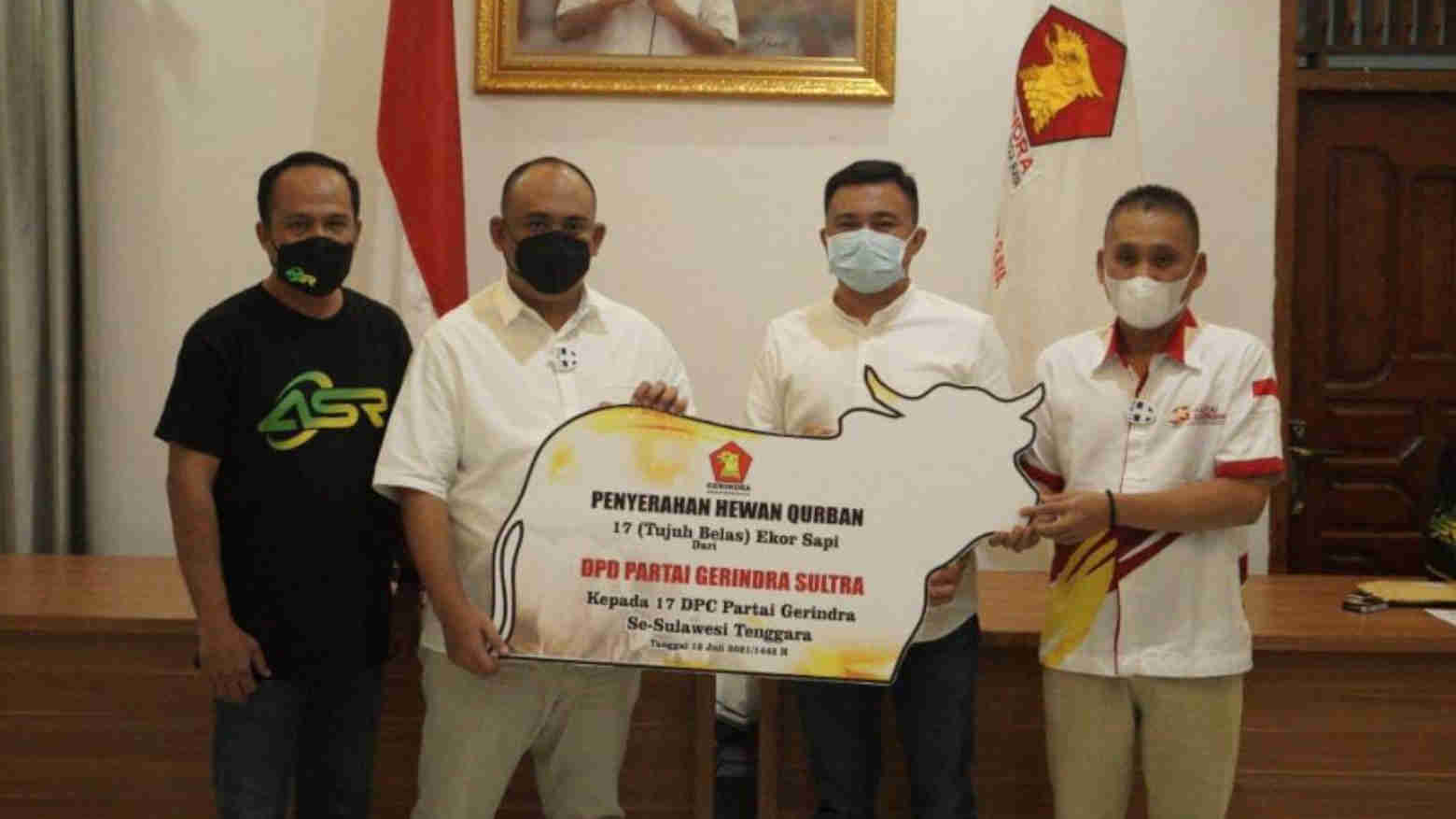Partai Gerindra dan ASR Bagi Kurban Langsung ke Rumah Warga