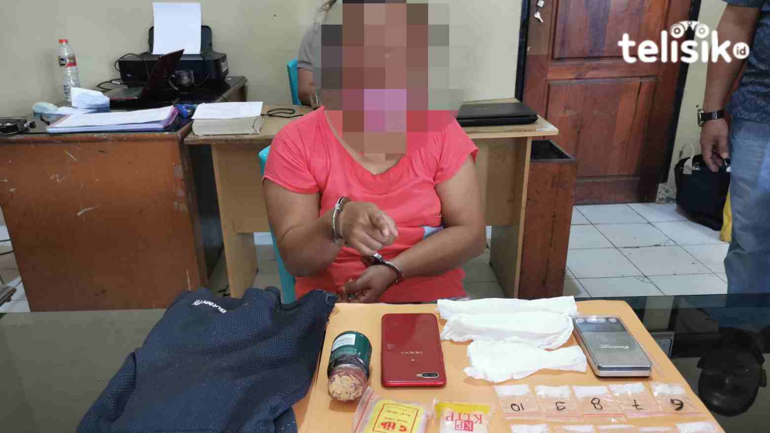 Polisi Temukan 10 Saset Sabu di Tangan Seorang Wanita
