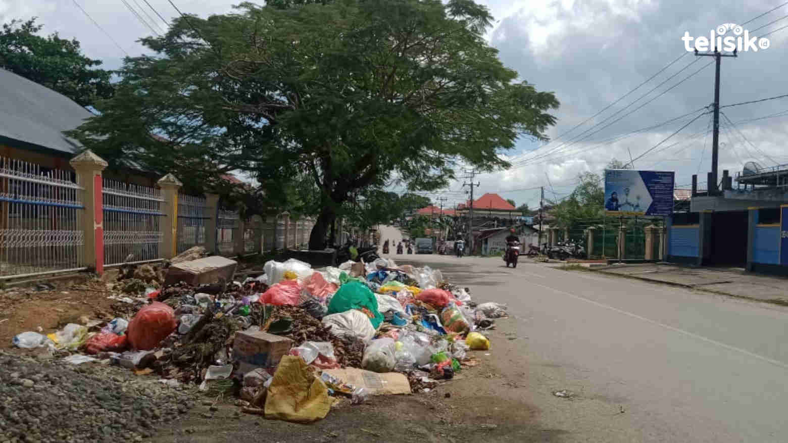 Sampah Menumpuk di Pinggir Jalan Kota Baubau Jelang Idul Adha, Ada Apa?